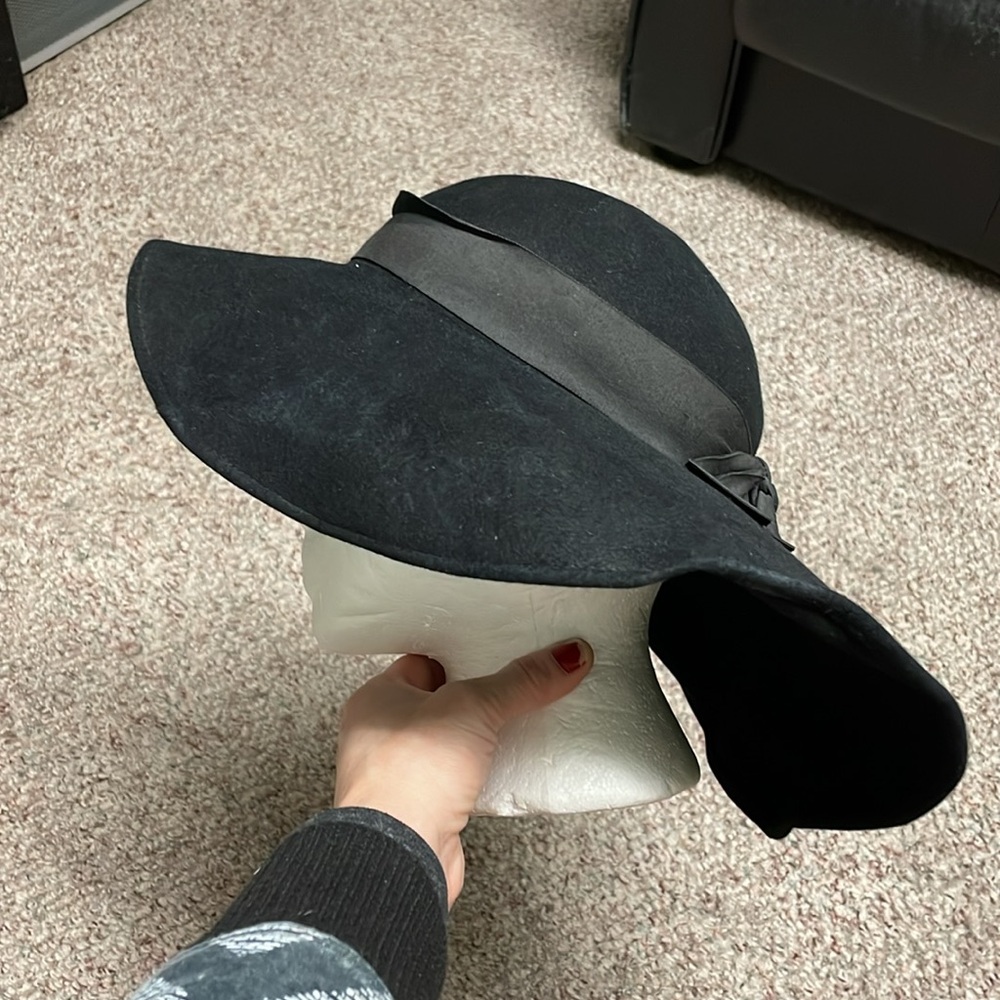 Vintage 40s Black Wide-Brim ribbon trimmed hat